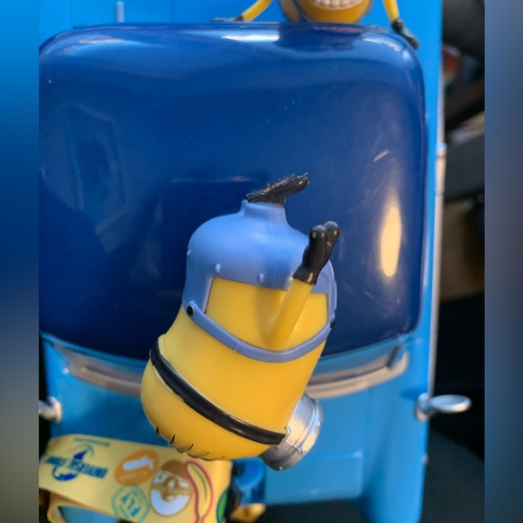 Universal Studios Despicable Me Minions car popcorn bucket - Picture 7 of 7